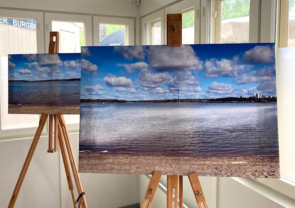 Työpajaan osallistuneen "poismaalaama" merimaisema. Hietsun paviljongin galleria 2021.