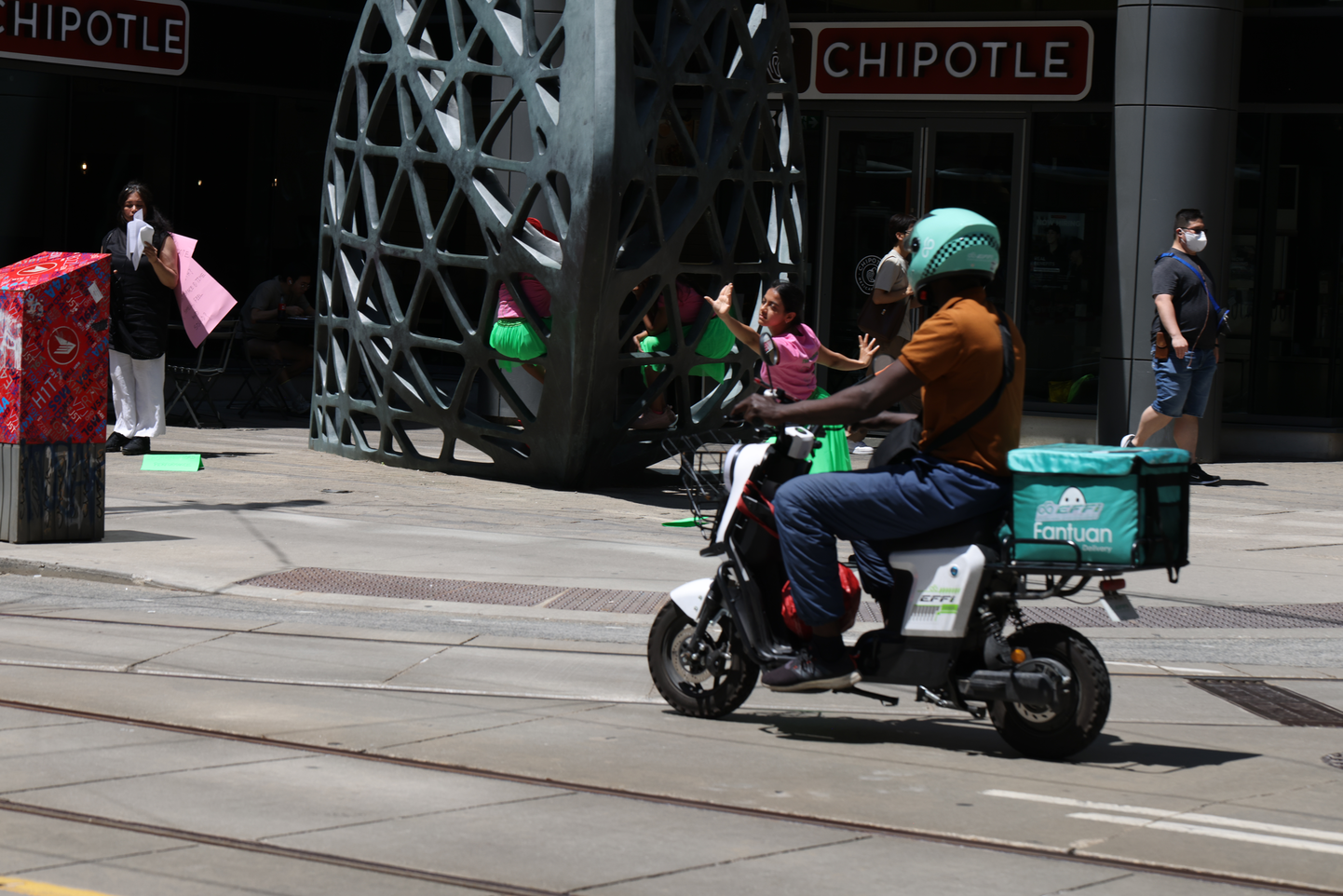 Uncommodified Pauses - Spoken Word Performance by Rajvi Dedhia at the intersection of King Street West and Charlotte Street in response to Score 3

Score 3 created by Mushtari Afroz
Response by Rajvi Dedhia