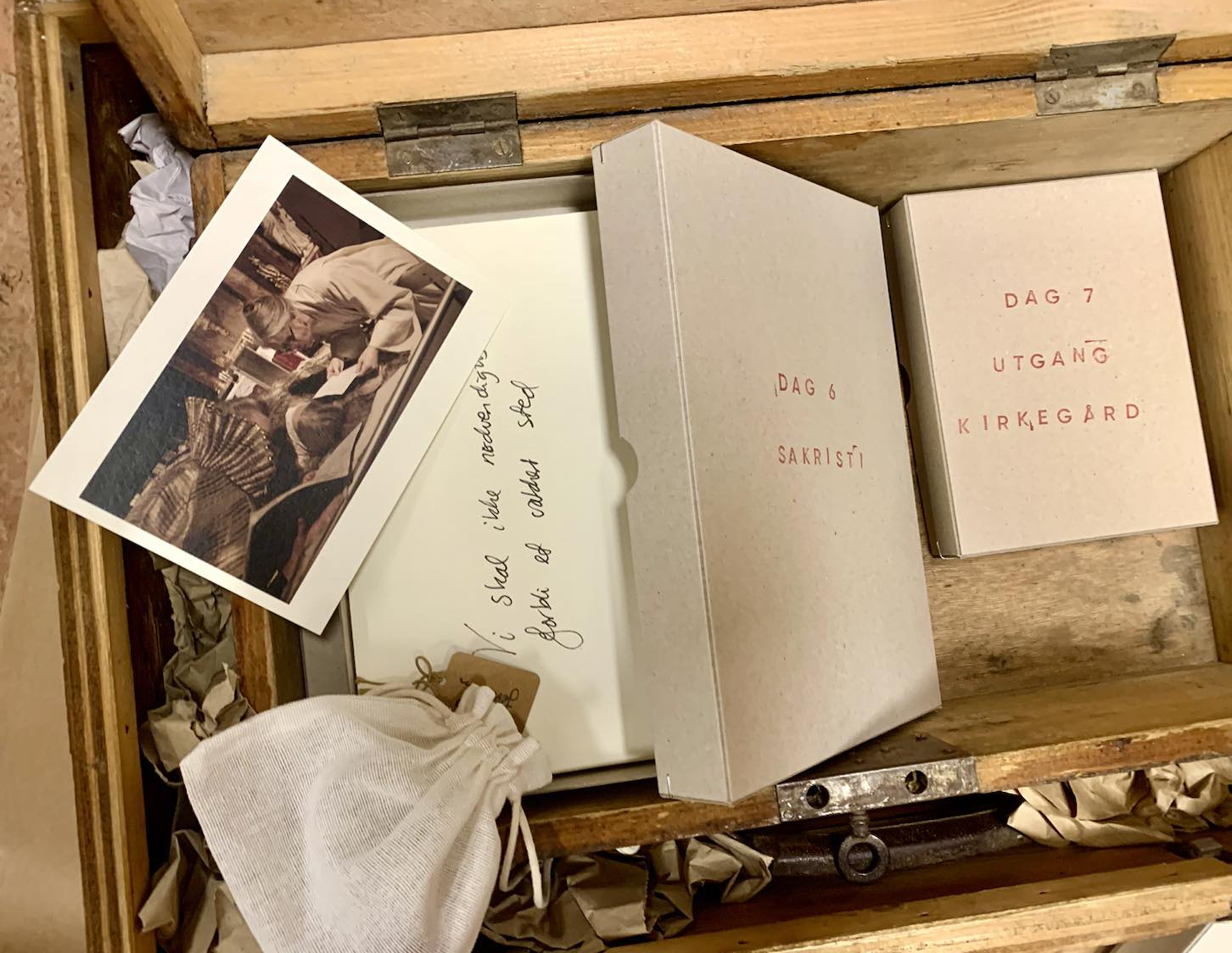 The chest that makes up Liv Kristin Holmberg´s reflection component.