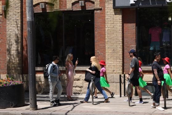 Performative Flanerie in response to Score 1
Score 1 created by Mushtari Afroz