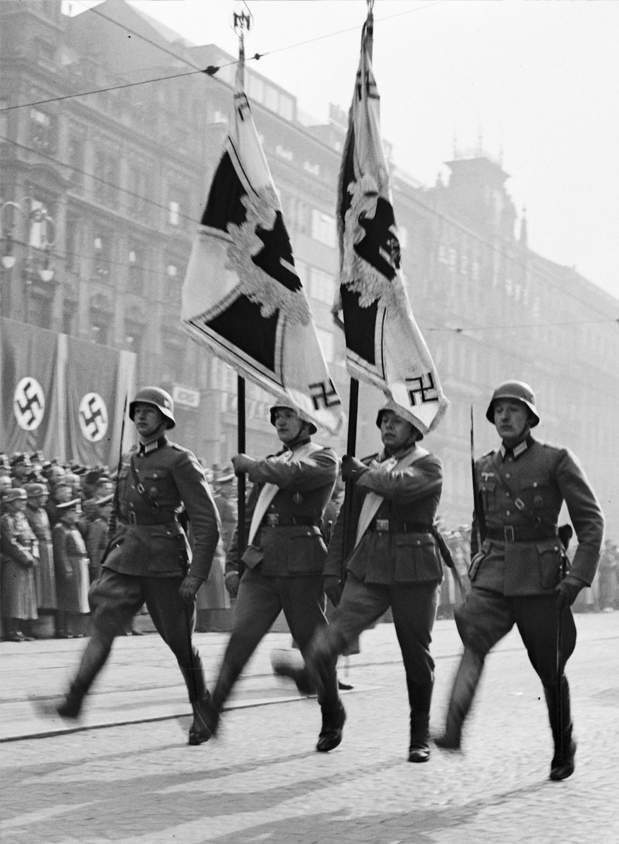 Přehlídka německých okupačních vojsk na Václavském náměstí