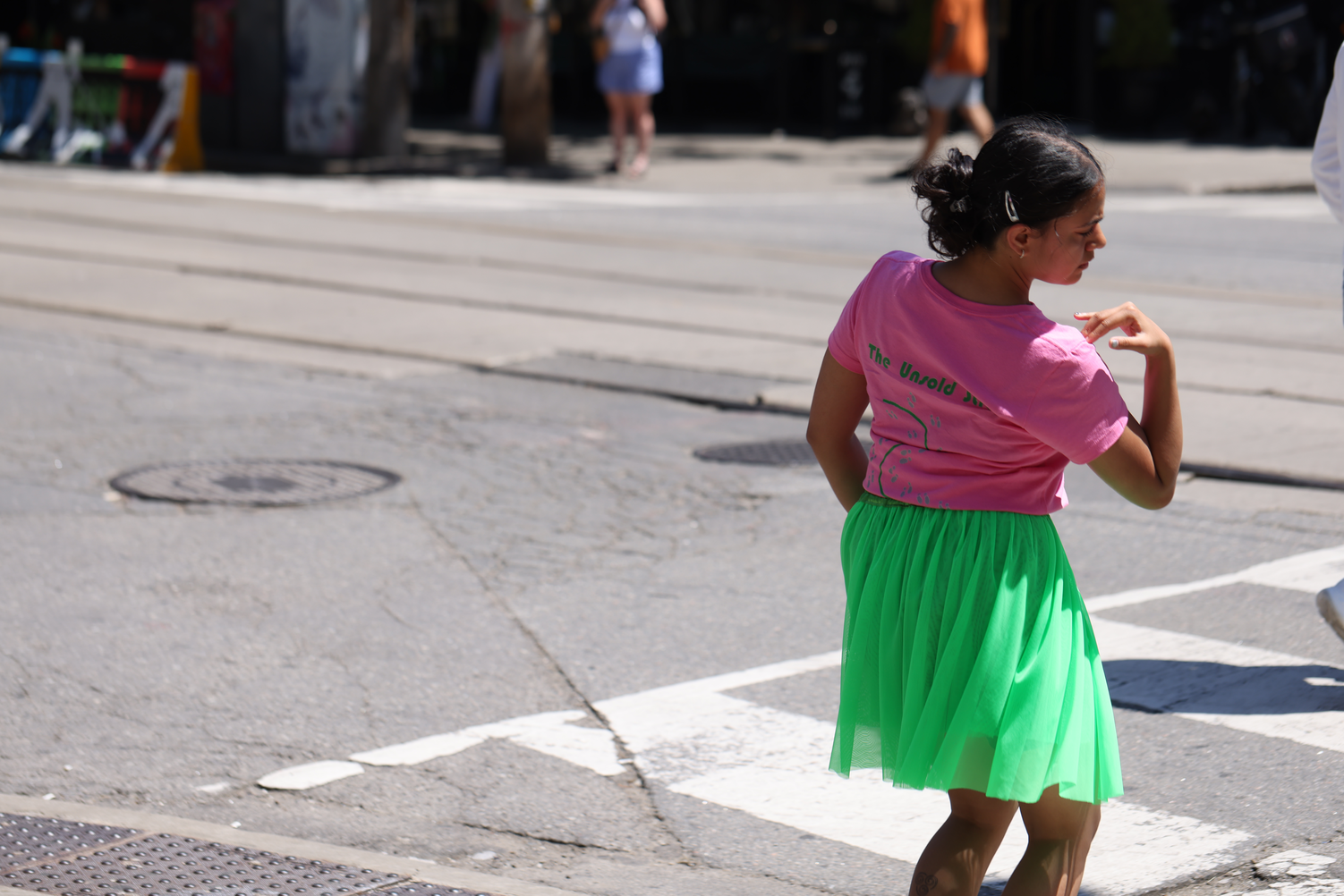 Momentarily transforming the popular destination at King and Portland into a site of critical engagement through a 29-step choreography that invited spatial negotiation and encounters with the Other within a space that is otherwise governed by capitalist-consumerist logic that actively seeks to erase all forms of anomaly.
This is created in response to Score 4.
Score 4 is created by Mushtari Afroz
Choreography created by Mushtari Afroz
Performance co-created with Rachana Joshi, Rajvi Dedhia and Nidhi Baadkar.