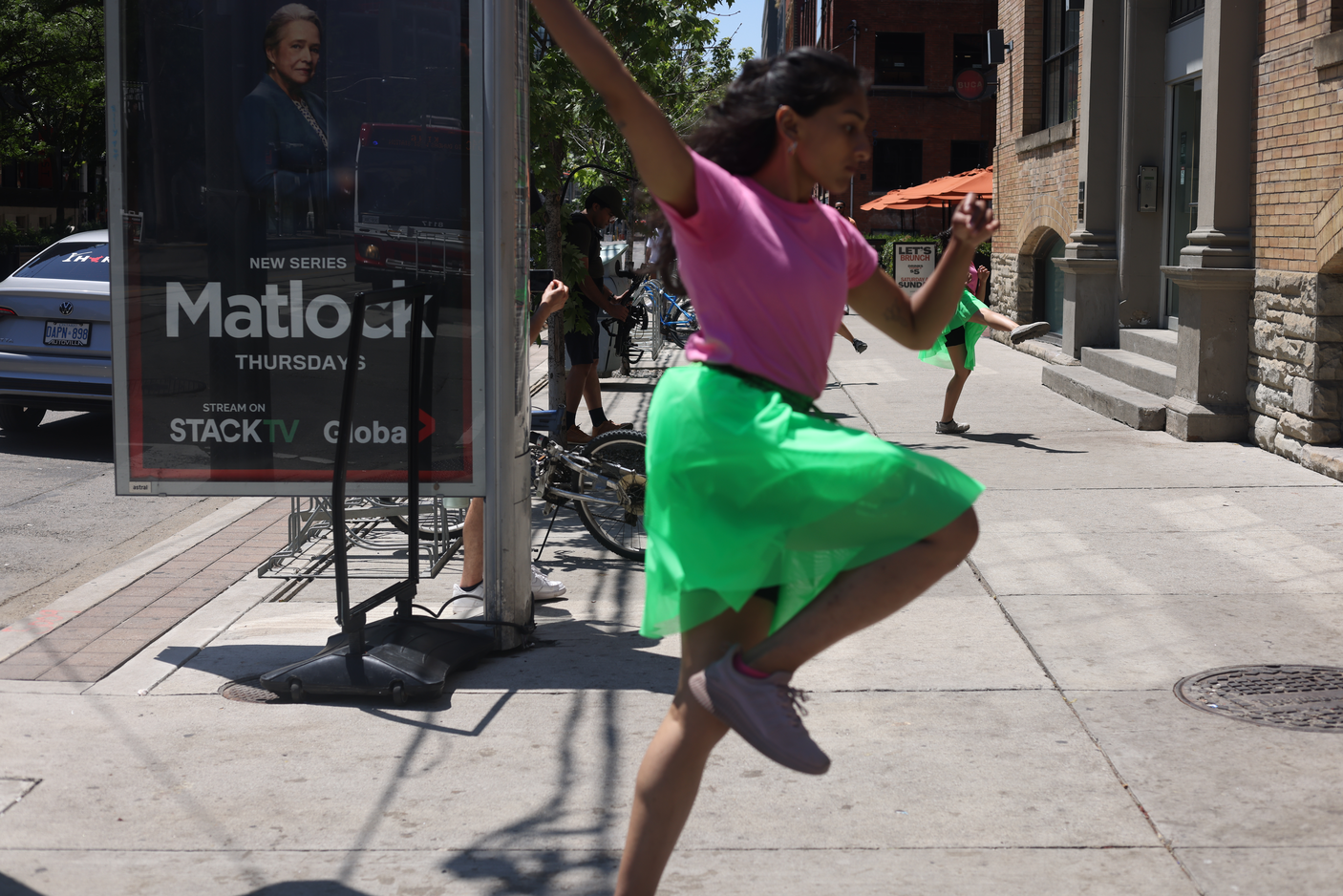 Momentarily transforming the popular destination at King and Portland into a site of critical engagement through a 29-step choreography that invited spatial negotiation and encounters with the Other within a space that is otherwise governed by capitalist-consumerist logic that actively seeks to erase all forms of anomaly.
This is created in response to Score 4. 
Score 4 is created by Mushtari Afroz
Choreography created by Mushtari Afroz
Performance co-created with Rachana Joshi, Rajvi Dedhia and Nidhi Baadkar.