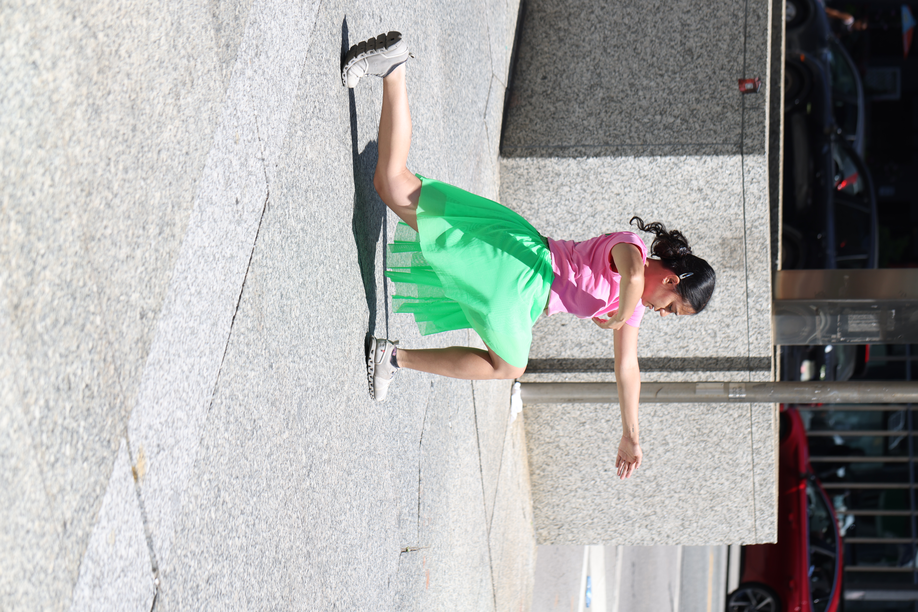 Uncommodified Pauses - Spoken Word Performance. 

In response to Score 3, Rachana Joshi is enacting a moment in which she finds herself outside the logic of consumerism.